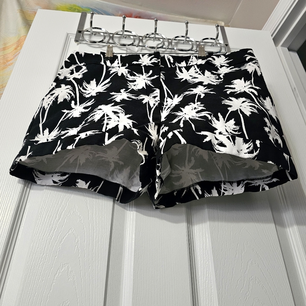 Apt. 9 Black and White Palm Tree Print Shorts - Size 16 - Picture 4 of 13